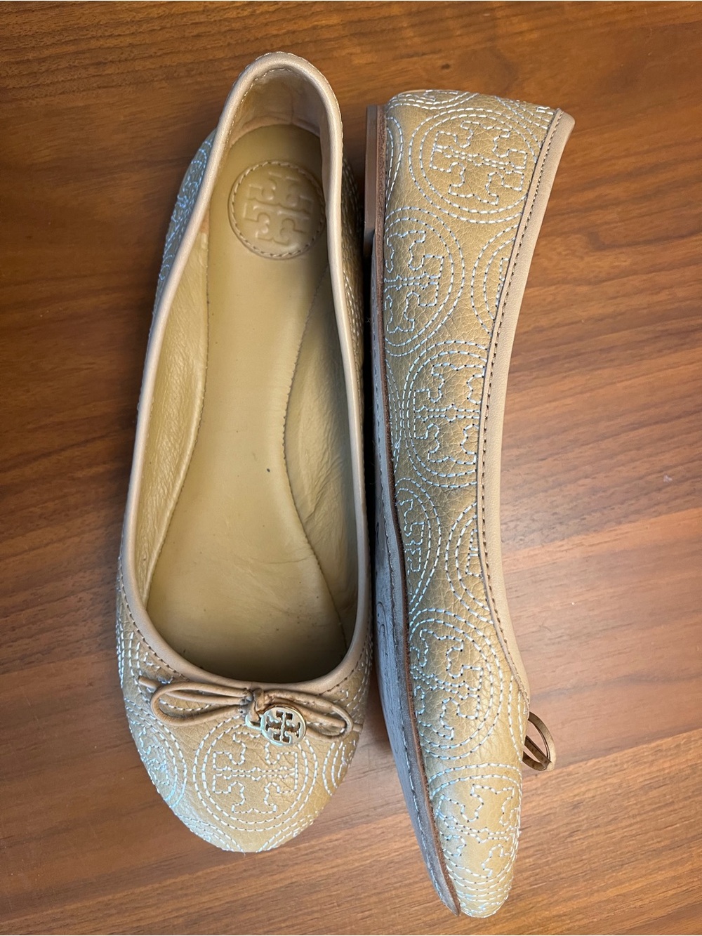 Tory Burch Tan Quilted Logo Ballet Flats with Bow - Picture 5 of 5